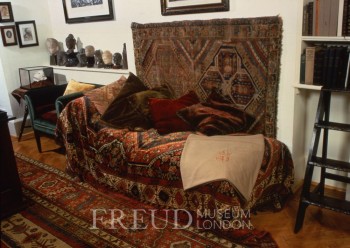 Divano di Sigmund Freud a London (dal Museo)
